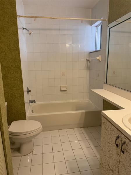 Foto del edificio - 7556 NW 173rd St