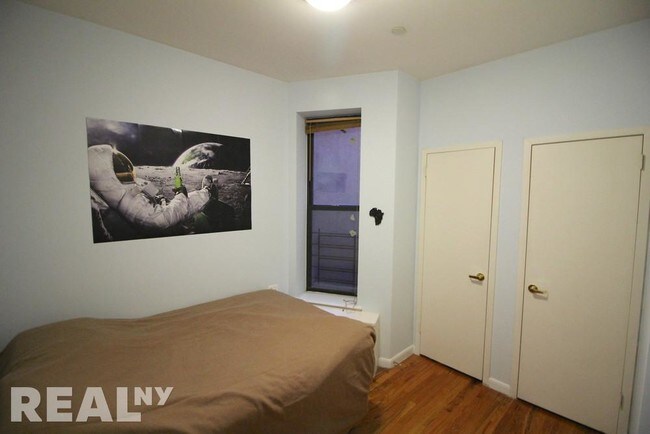 Building Photo - 156 E 97th St
