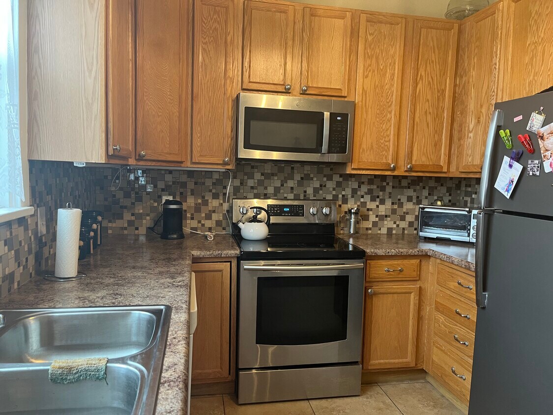 Primary Photo - 2110 Bradley Ave