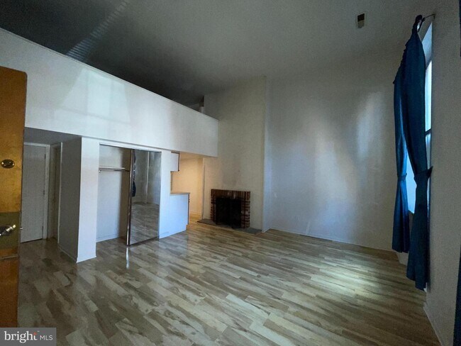 Building Photo - 906 Spruce St