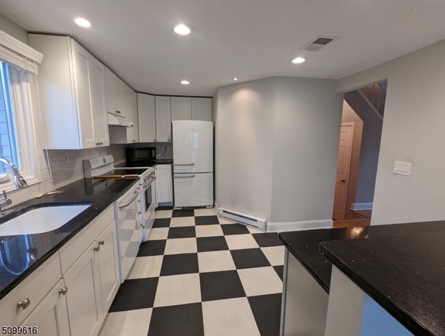 Building Photo - 1F Somerset Hills Village