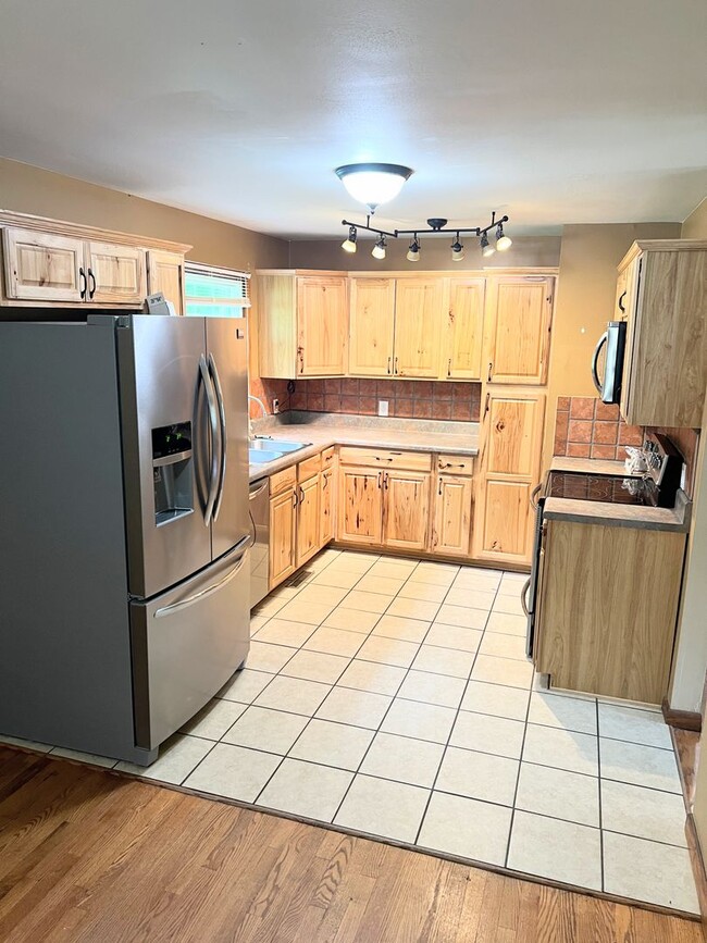 Building Photo - 3 Bedroom House in Campbell County