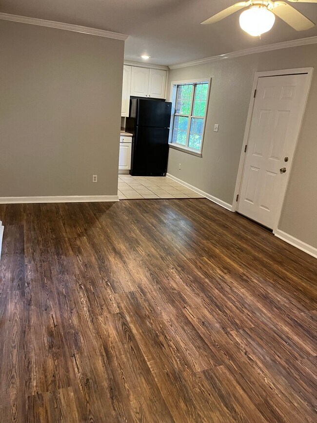 Foto del edificio - 2-Bedroom Condo – Walk or Bike to Campus!