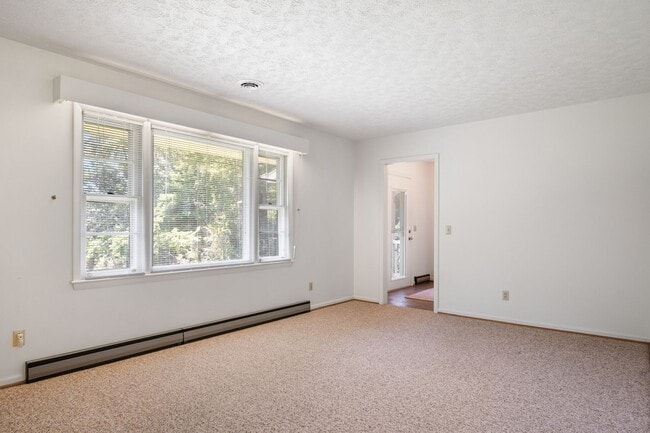 Building Photo - Charming 3 Bedroom Home with Tranquil Sett...