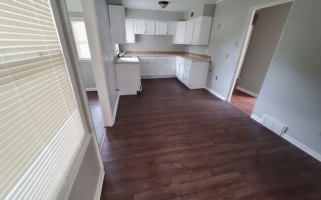 Foto del edificio - 1253 Dogwood Dr