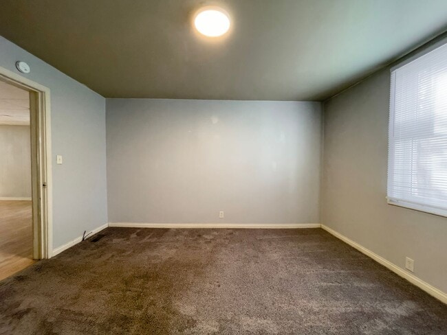 Foto del edificio - 204 N Dill St