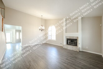 Building Photo - 1210 W Kelly Ln