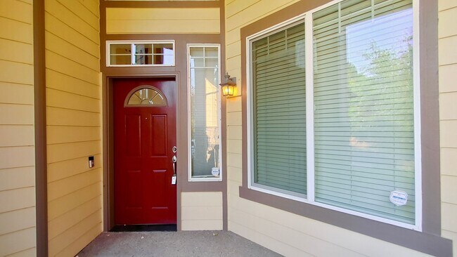 Foto del edificio - **$1000 OFF FIRST FULL MONTHS RENT**  Gorg...