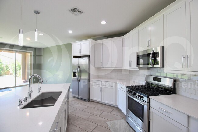 Building Photo - 2207 E Citadel Dr