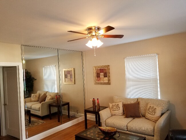 Foto del edificio - 4015 Duvall Ave