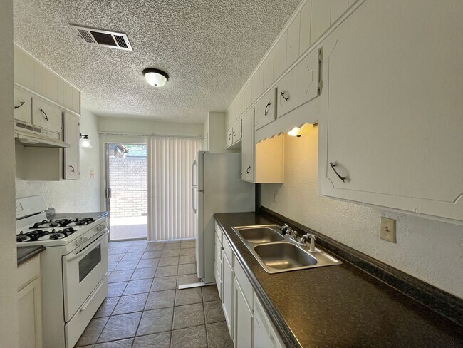 Foto del edificio - 2216 Silverway