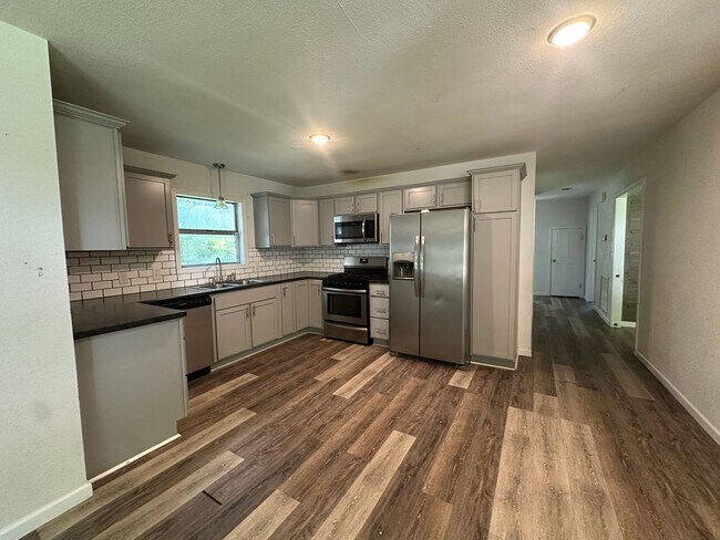 Foto del edificio - Welcome to your dream home in the heart of...