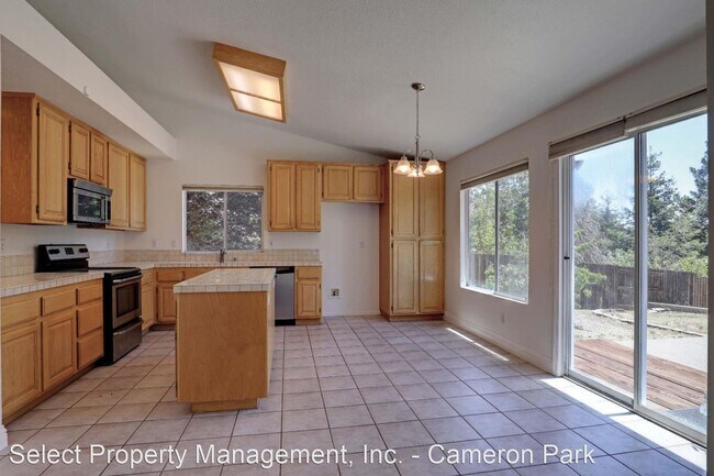 Building Photo - 3 br, 2 bath House - 5112 Camanche Way