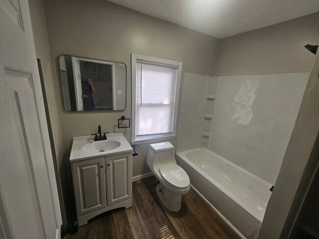 Foto del edificio - 7310 Camden Ave