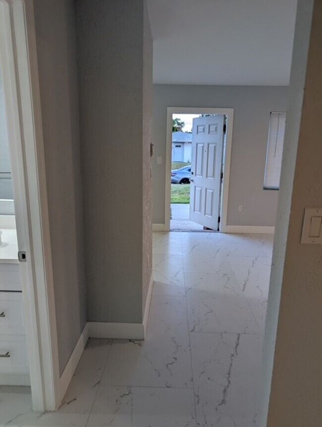 Foto del edificio - 608 20th Ave W