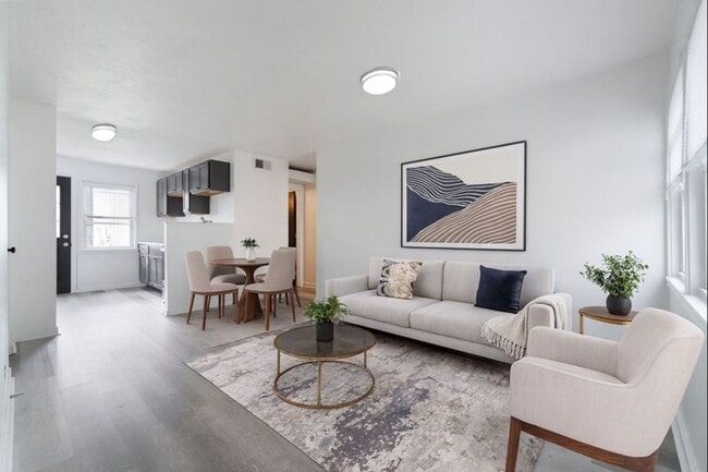 Building Photo - Secure this 4BR Townhouse today!