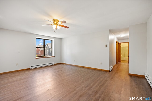 Building Photo - 180 N Cherry St