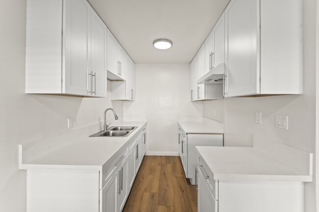 Building Photo - 3205 W 60th St
