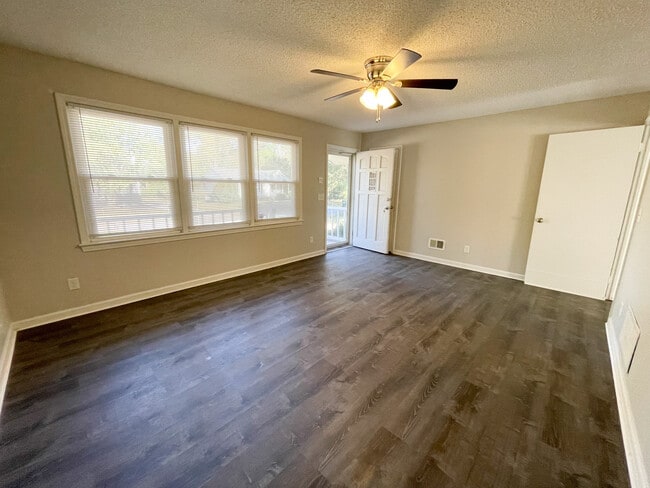 Foto del edificio - 306 Lloydwood Dr