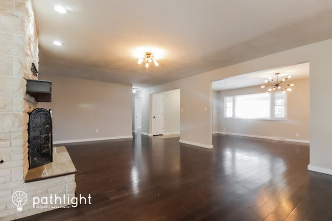 Building Photo - 1211 West Westview Street, Springfield, MO...