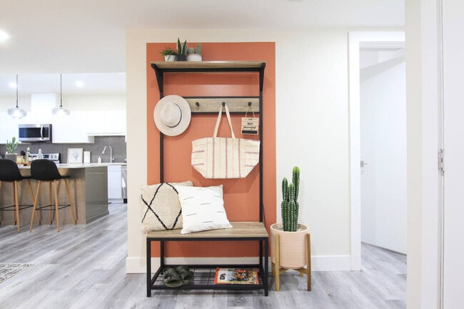 Building Photo - 9336-9398 98 St NW