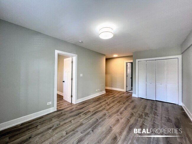 Foto del edificio - 505 W Belmont Ave