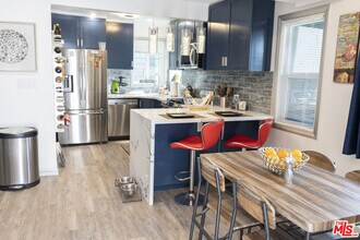 Building Photo - 348 Laveta Terrace