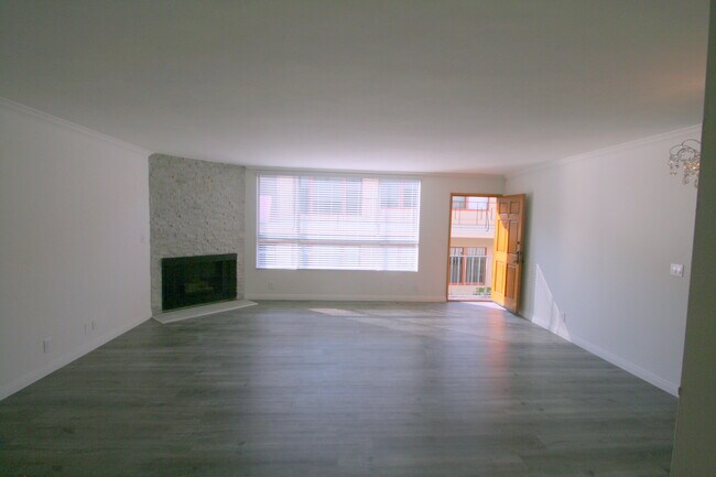 Building Photo - 814 6th St