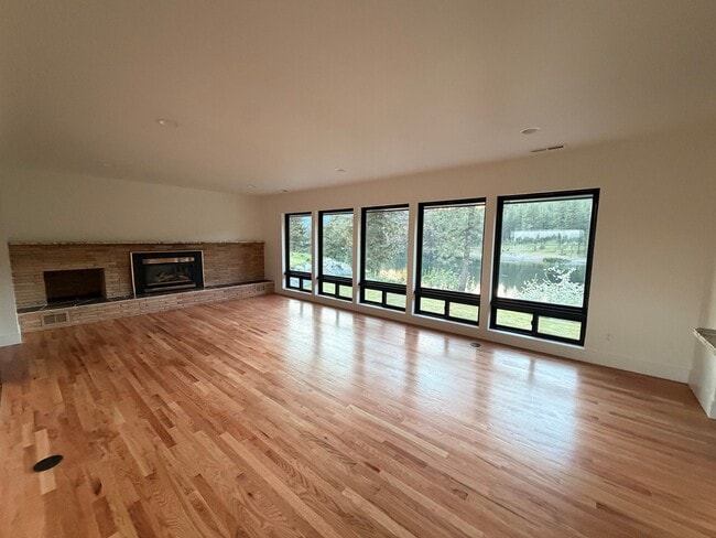 Foto del edificio - 7211 E S Riverway Ave
