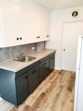 Building Photo - 1910 Main St