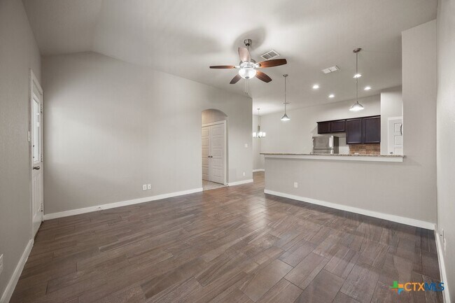 Foto del edificio - 545 Creekside Frst
