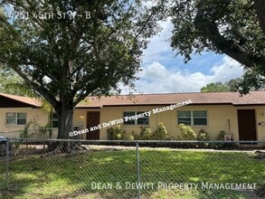 Building Photo - 2 Bed/1 Bath - Unit B