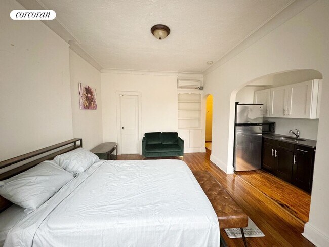 Building Photo - 2 MacDonough St