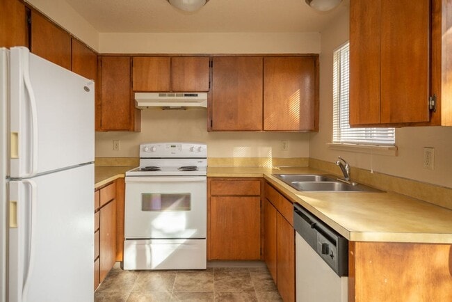 Building Photo - 2050 NW Deschutes Pl