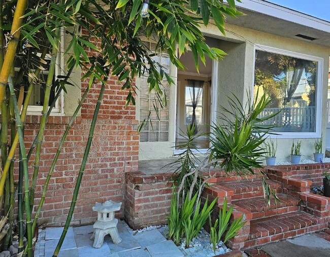 Foto del edificio - 4906 Dixie Dr