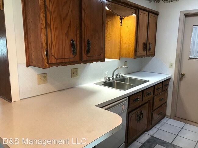 Building Photo - 3 br, 1 bath House - 2832 SW 81st Street
