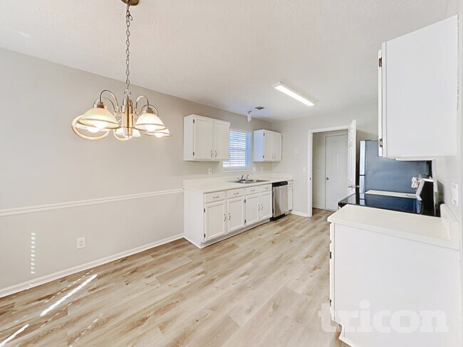 Building Photo - 10635 Pine Forest Ln