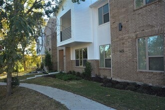 Building Photo - 1423 Lamb Dr