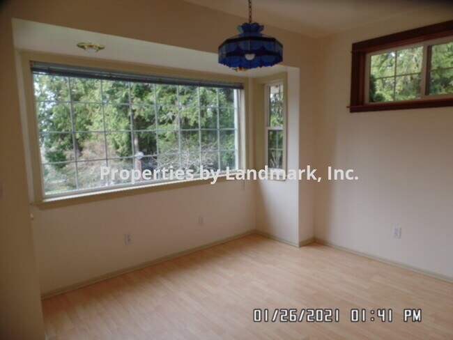 Building Photo - 494 W Sequim Bay Rd