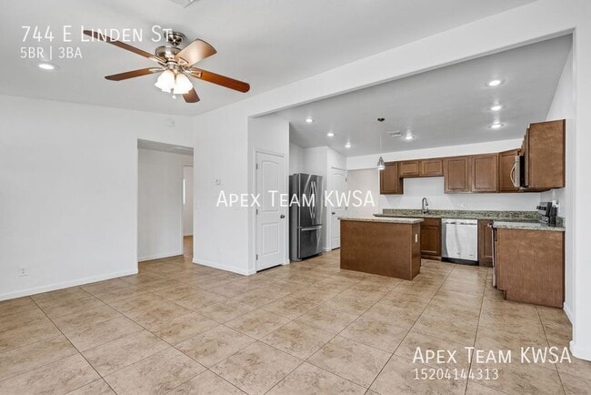 Photo - 744 E Linden St House