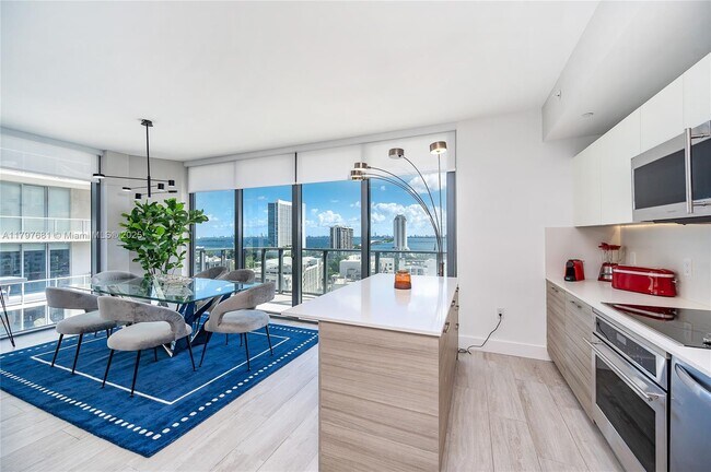 Foto del edificio - 121 NE 34th St