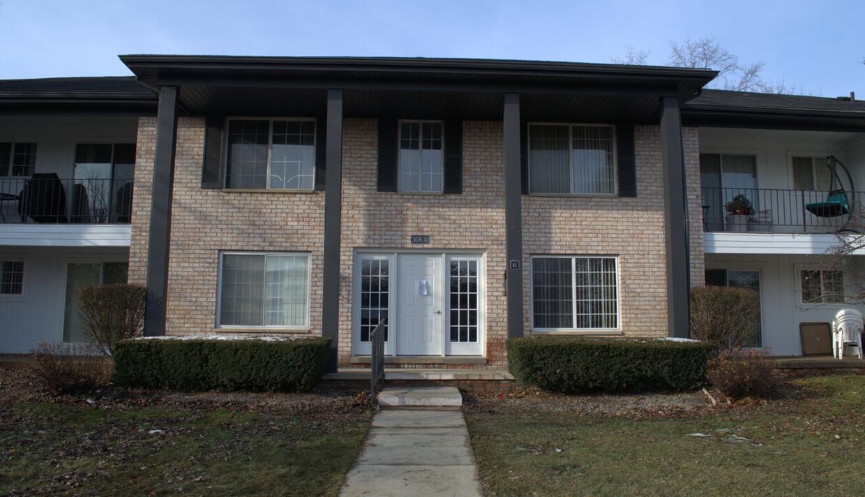 Primary Photo - 30831 Hunters Dr