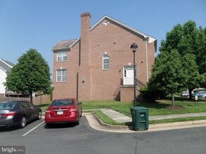 Building Photo - 675 McLeary Square SE