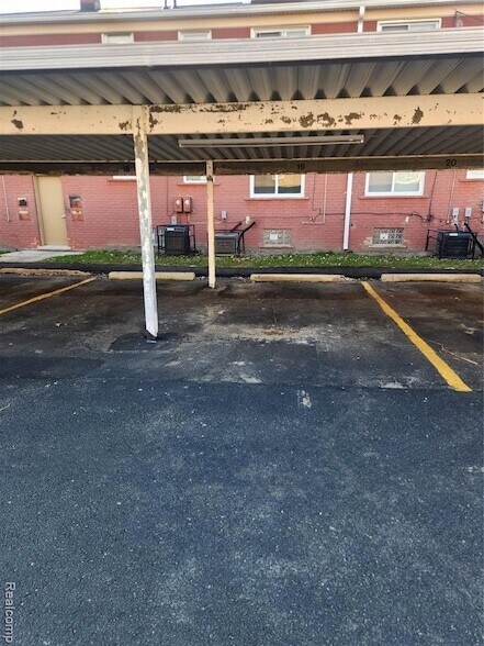 Building Photo - 20248 Schaefer Hwy