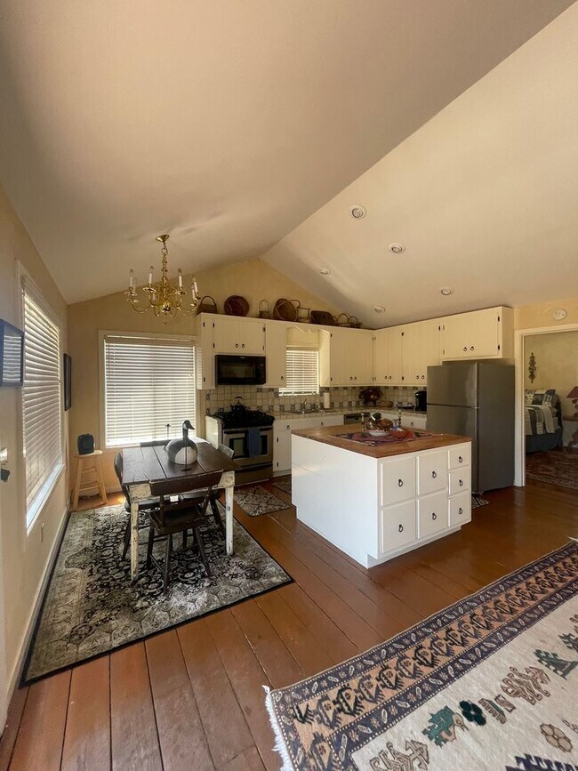 Foto del edificio - Beautiful Home in Chualar -with many ameni...