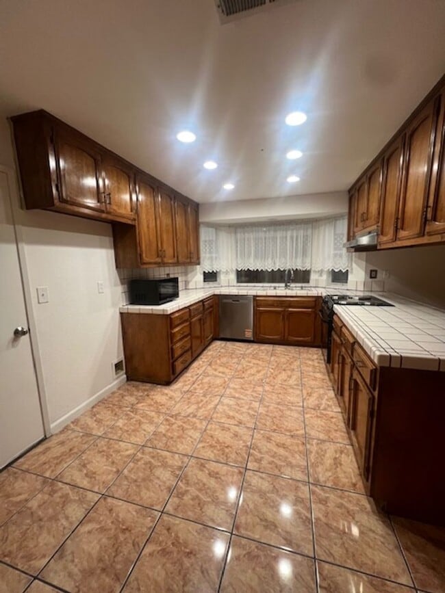 Foto del edificio - 507 Datewood Ct