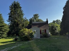 Building Photo - 175 Cherry Ln