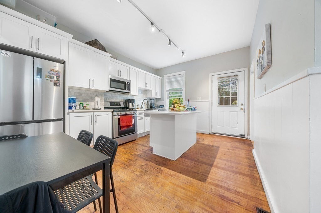 Foto principal - 77 Webster St