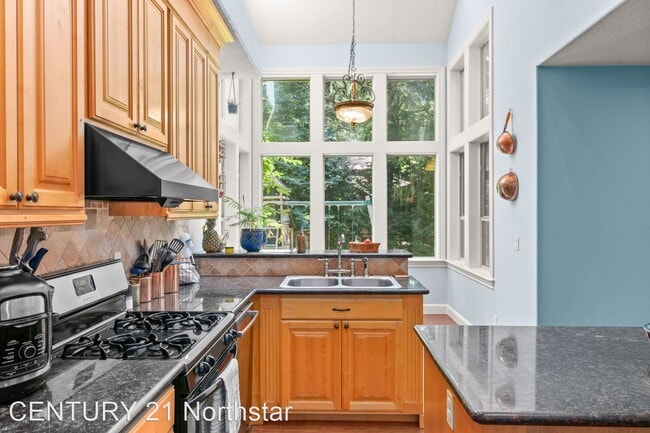 Building Photo - 4 br, 2.5 bath House - 2830 SE 109th Avenue