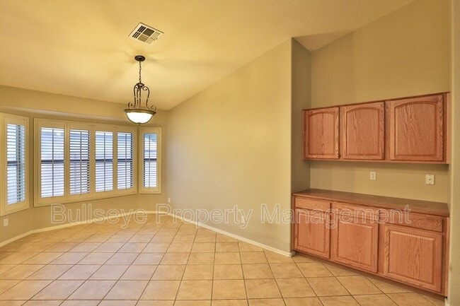 Building Photo - 1280 E Heather Dr